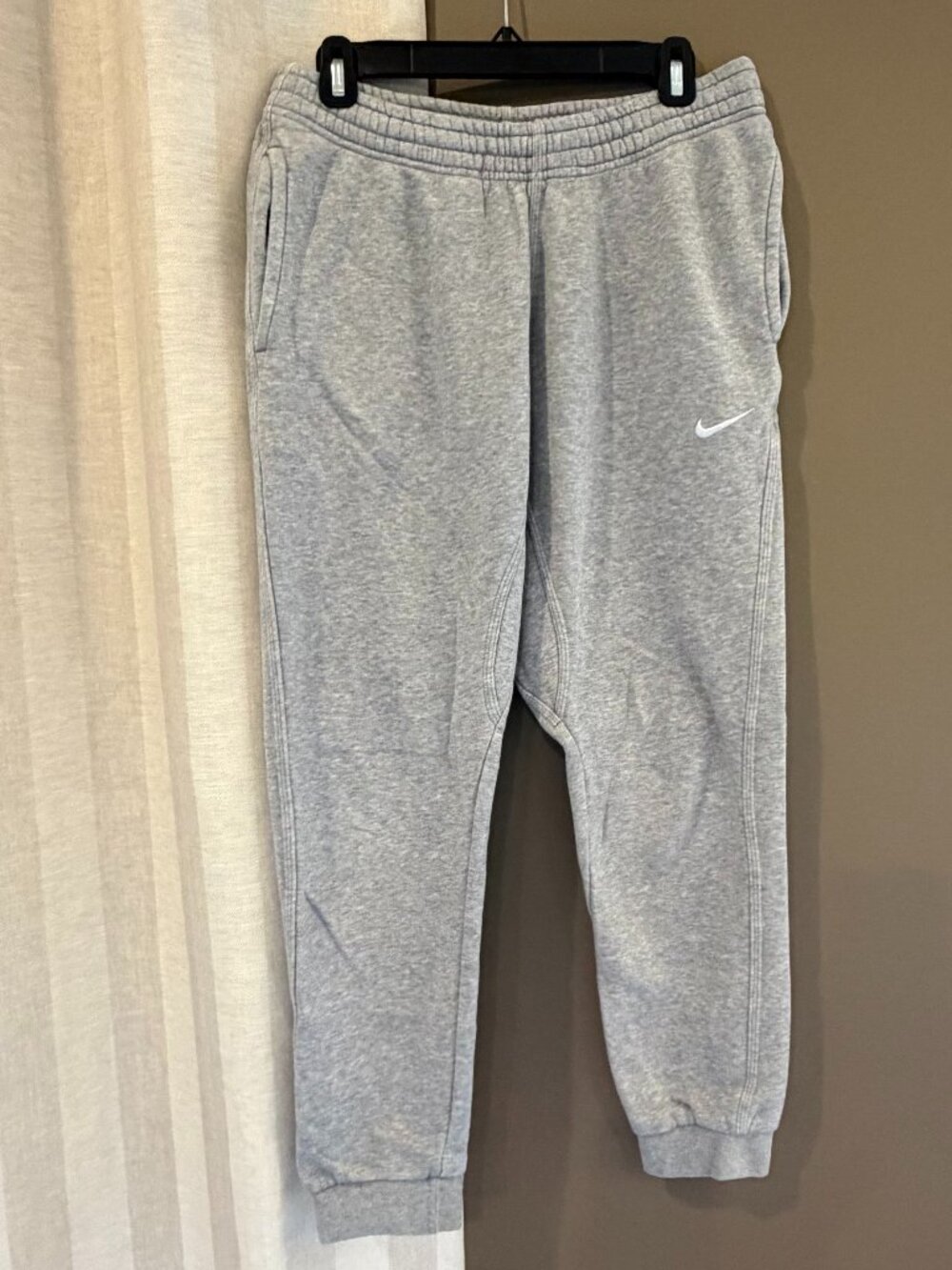 Nike Men's Gray Club Fleece Tapered Jogger Sporty Gym Lounge, Size Medium